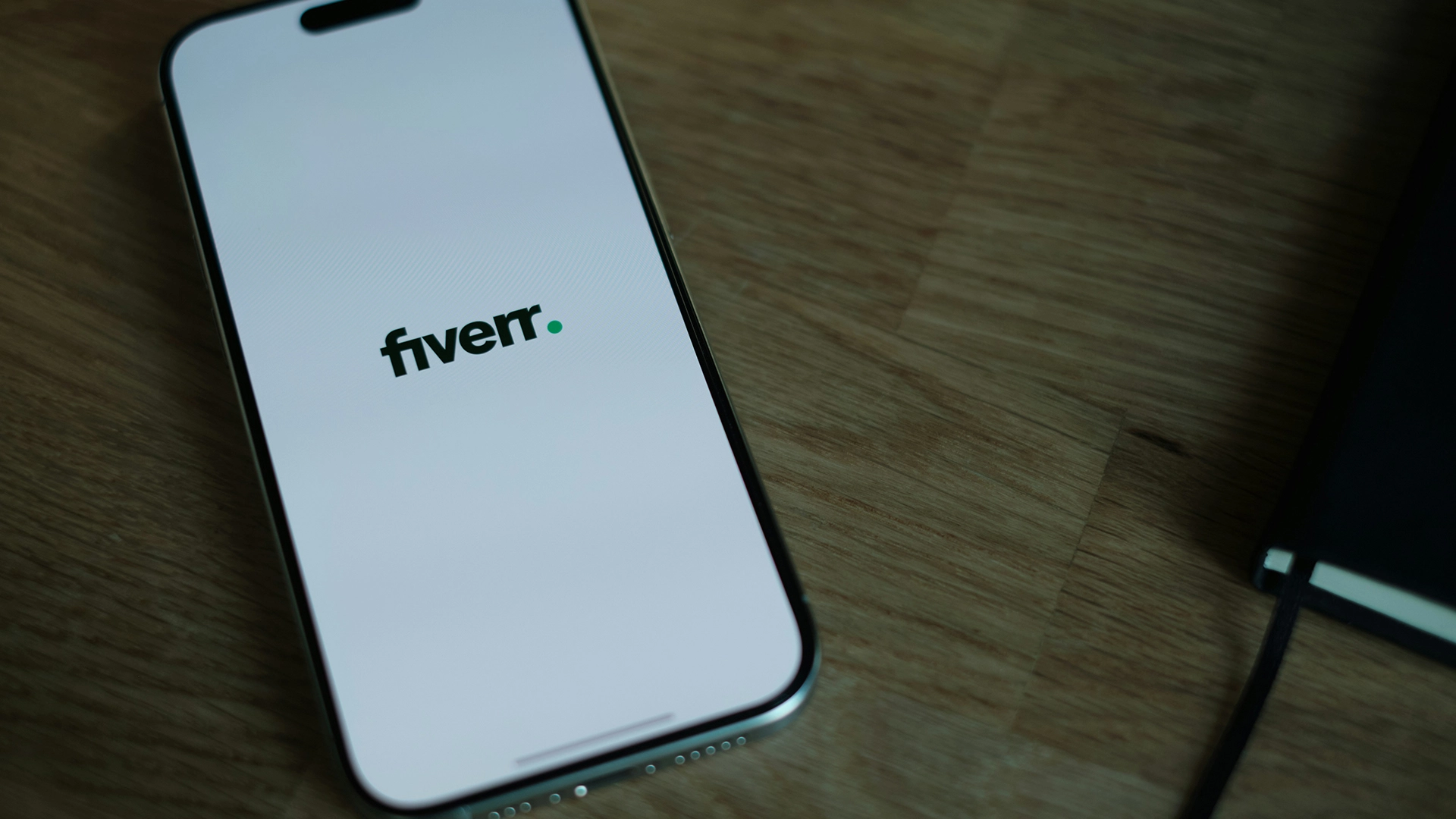 Fiverr เปลี่ยนเป็นโครงสร้าง AI และไล่ออกพนักงาน 30% จากกำลังการทำงาน